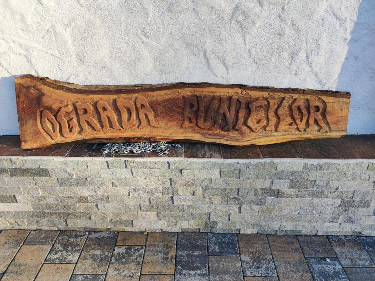 Ograda Bunicilor Villa Baia de Fier Kültér fotó