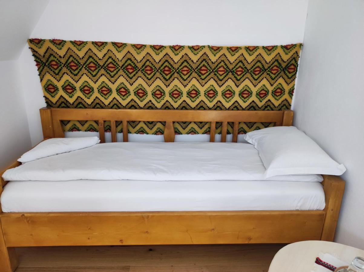 Ograda Bunicilor Villa Baia de Fier Kültér fotó