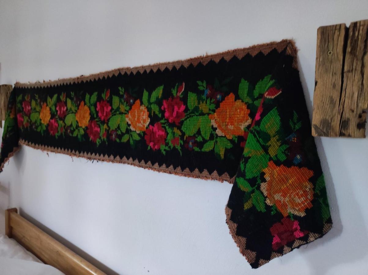 Ograda Bunicilor Villa Baia de Fier Kültér fotó