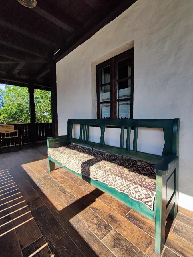 Ograda Bunicilor Villa Baia de Fier Kültér fotó