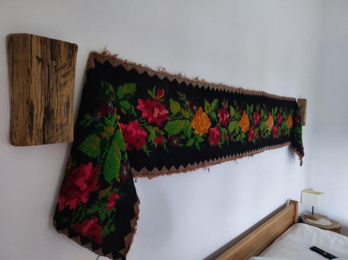 Ograda Bunicilor Villa Baia de Fier Kültér fotó
